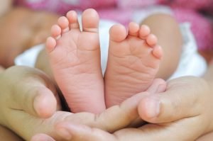 hands holding a baby's feet